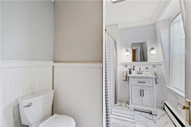 Building Photo - 563 Putnam Pike