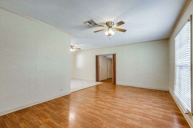 Building Photo - 322 Byrnes Dr