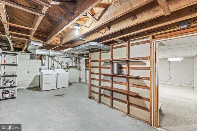 Building Photo - 3 Bedroom Brick Cape Cod in York Suburban School District!