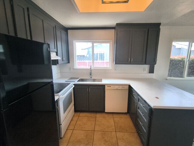 Building Photo - 3BED/2BATH Single Family Home Located in Desirable San Pablo, Ca. With Beautiful Ocean Front View!!