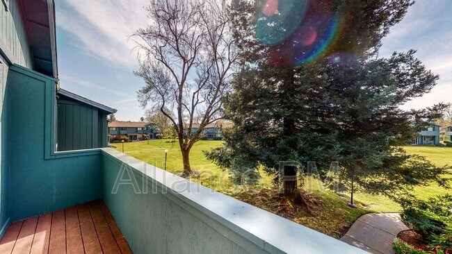 Building Photo - 221 College View Dr