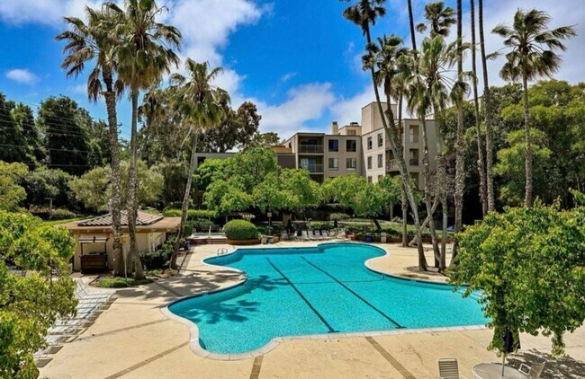 Primary Photo - Spacious Upgraded Condo in The Keys – Waln...