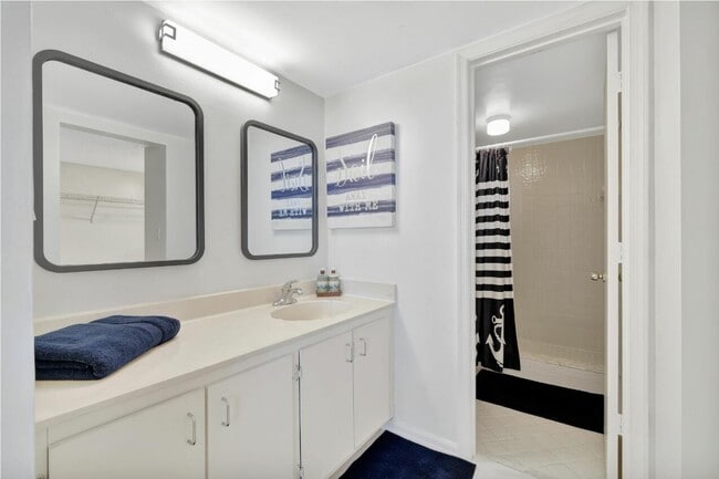 Building Photo - 355 S Ocean Dr
