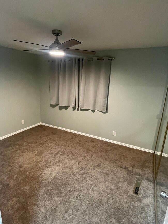 Building Photo - 810 W Lambert Rd