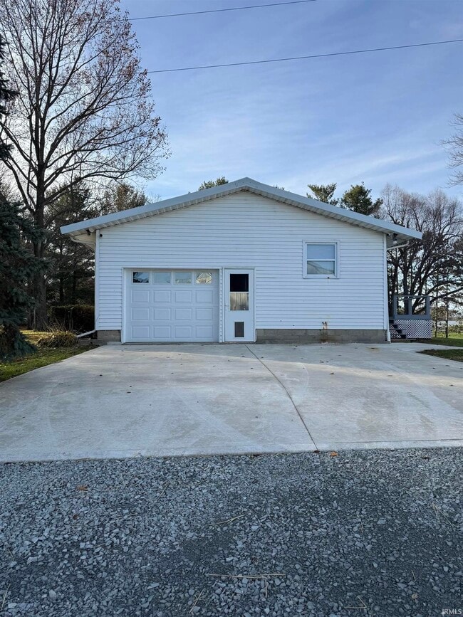 Building Photo - 2418 E 550 N