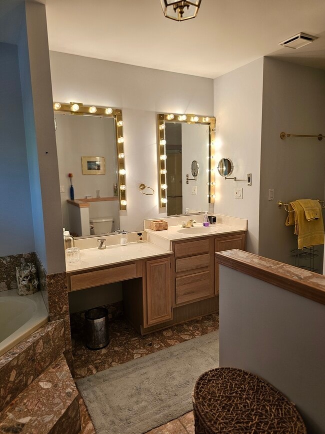 Building Photo - 5 Autumn Hill Ct