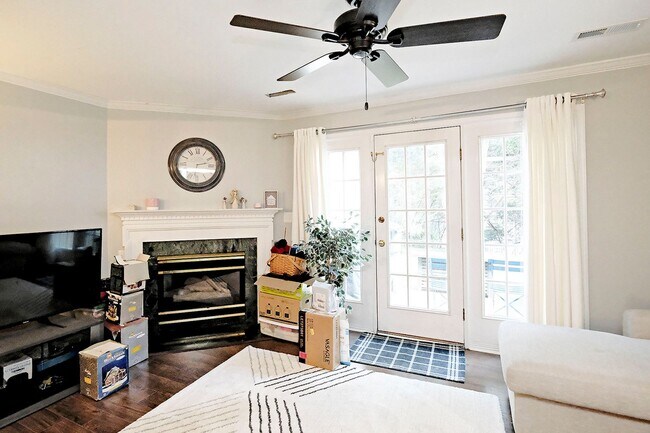 Building Photo - Pet-Friendly Forest Lakes North Townhome