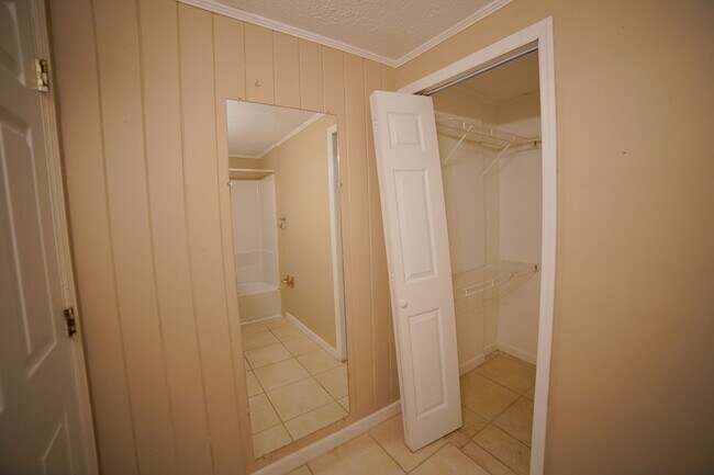 Building Photo - 3424 Orlando Dr