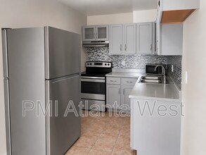 Building Photo - 139 Lawton St SW