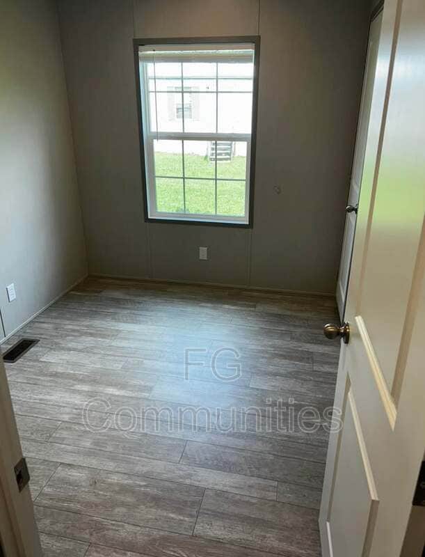 Building Photo - 141 David Dr