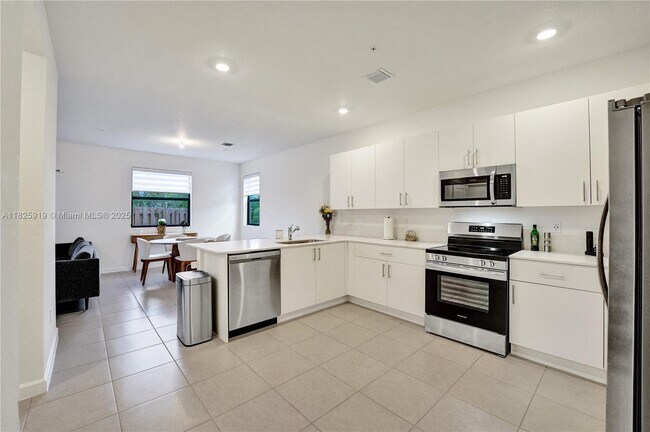 Building Photo - 242 SW 159th Ln