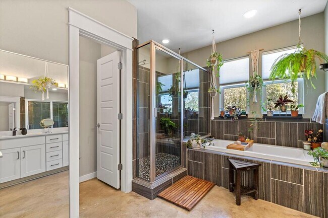 Building Photo - 3014 Neal St