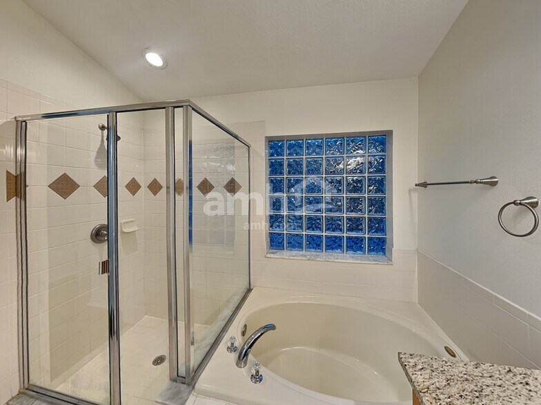 Building Photo - 879 Moonluster Dr