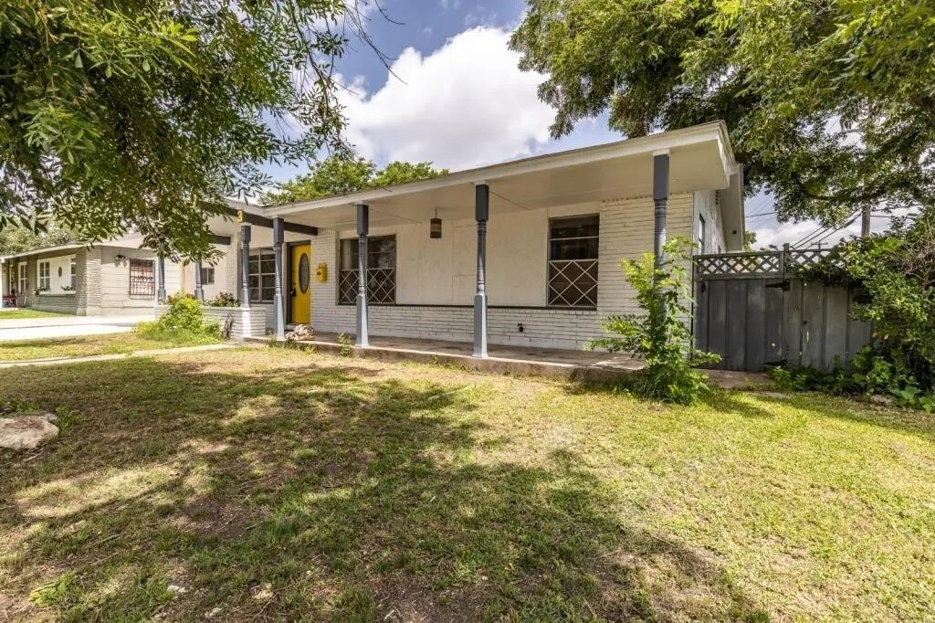 Building Photo - 463 Sprucewood Ln