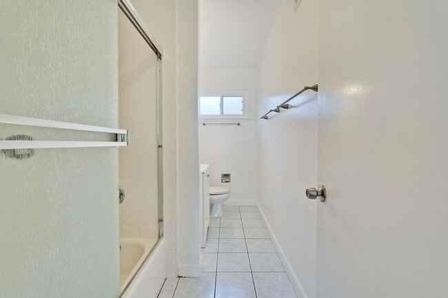 Building Photo - Charming 3-bedroom, 2-bathroom ranch-style...