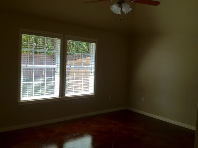Building Photo - Duplex