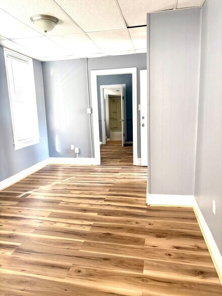 Building Photo - 201 W 5th St