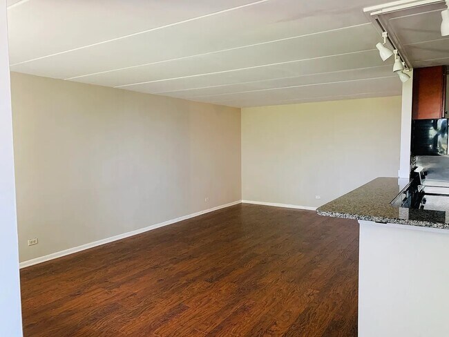 Building Photo - 225 S Rohlwing Rd