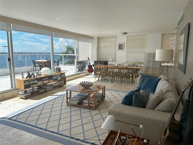 Building Photo - 1541 Brickell Ave