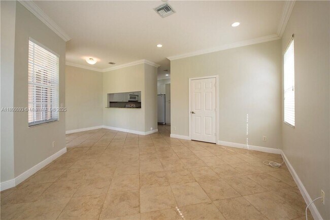 Building Photo - 3371 Lakeside Dr