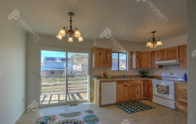 Building Photo - Single Family Home in Rifle for Rent