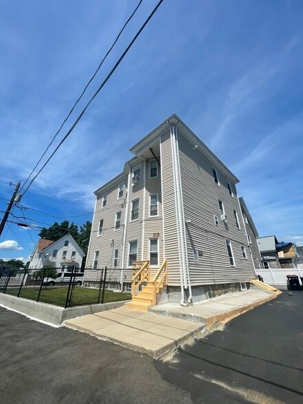 Building Photo - 92 Myrtle St