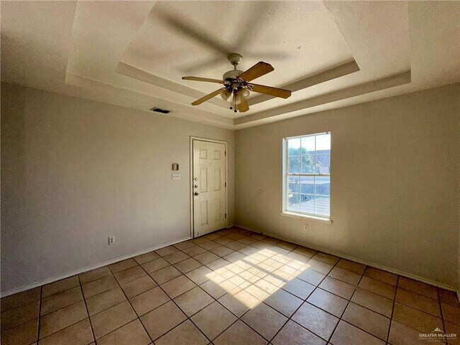 Building Photo - 10 Clavel St