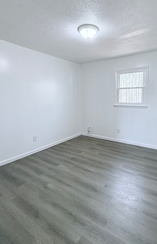 Building Photo - 1490 John Chapman Rd