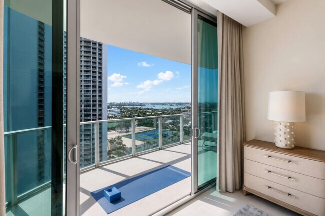 Building Photo - 3100 N Ocean Dr