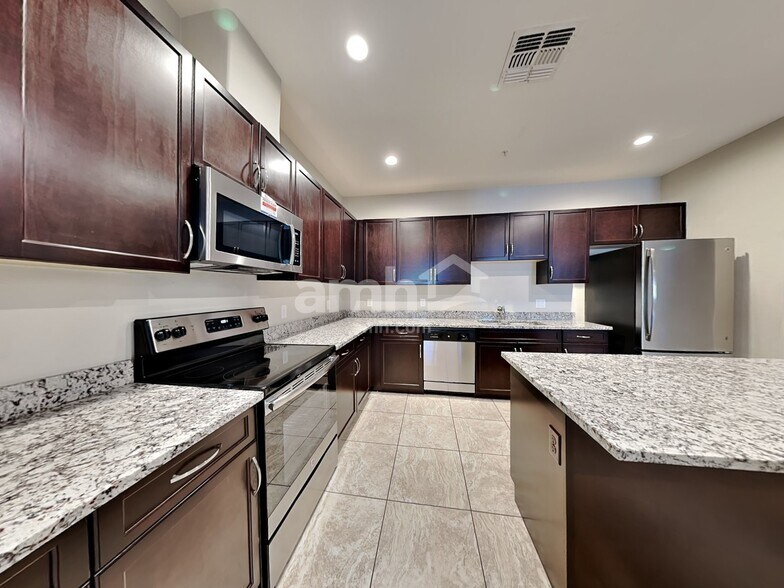 Building Photo - 20713 W Point Ridge Rd