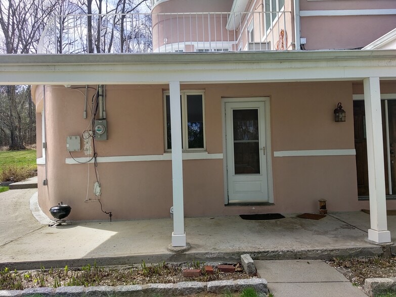 Front Entrance - 11 Dyckman Dr
