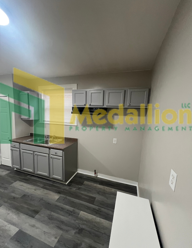 Building Photo - Charming 3-Bedroom 2 bath  + Bonus room Bu...