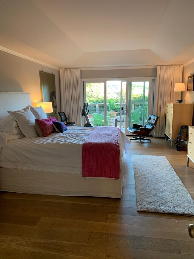 Building Photo - Beautiful Home in Gated Community