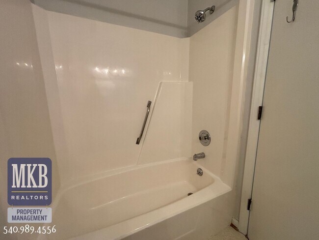 Building Photo - 2527 Gatehouse Ln