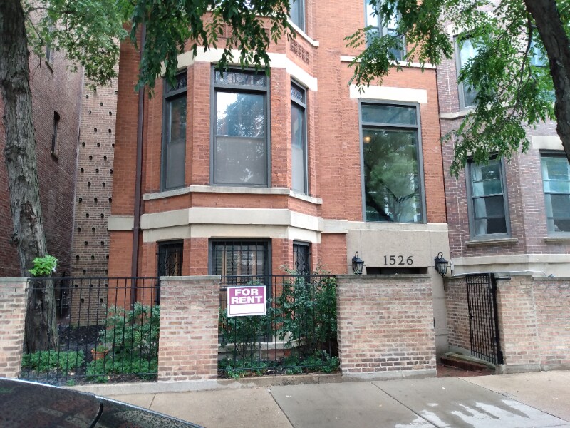 Building Photo - 1526 N LaSalle St