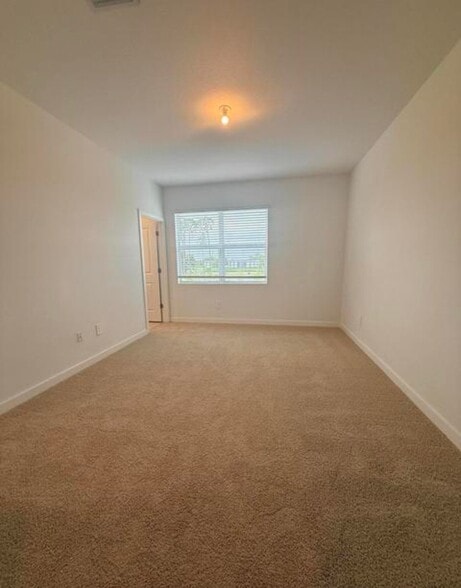 Building Photo - 147 Lakeside Lndg Dr