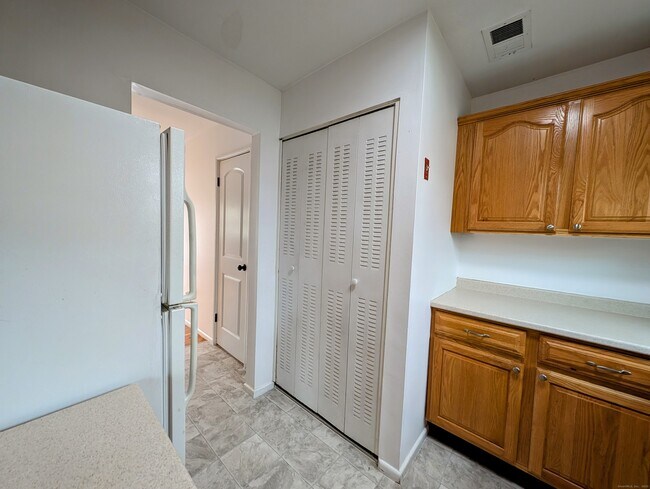 Building Photo - 23 Shea Ave