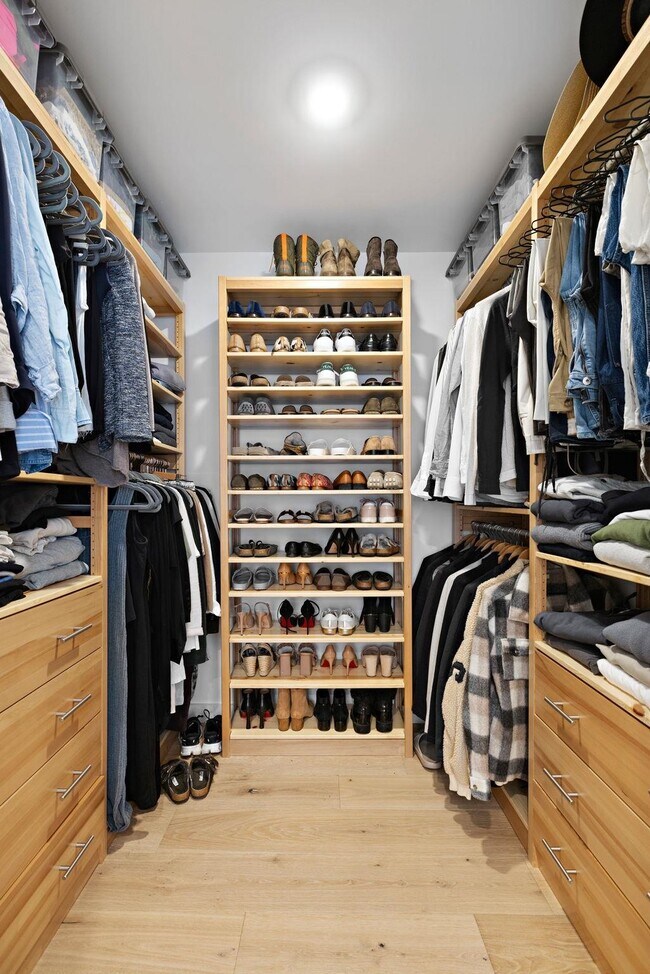 Building Photo - 830 Park Ave