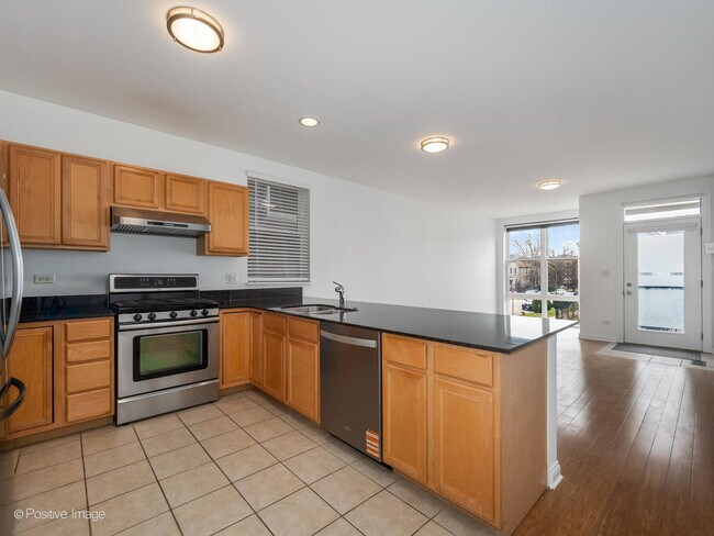 Building Photo - 3502 W Diversey Ave