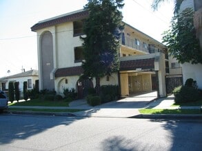 Building Photo - 4040 W 130th St