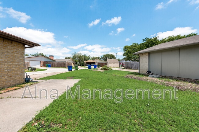 Building Photo - 3108 Oak Hill Rd