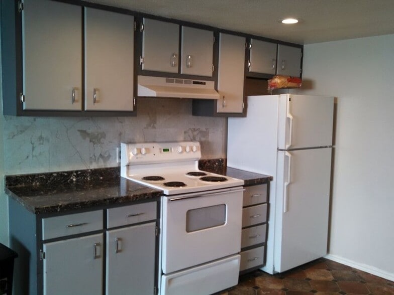 Building Photo - 3847 Benview Ave
