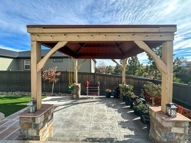 Building Photo - Almost Brand New Meadowlark 4bd 3.5ba home