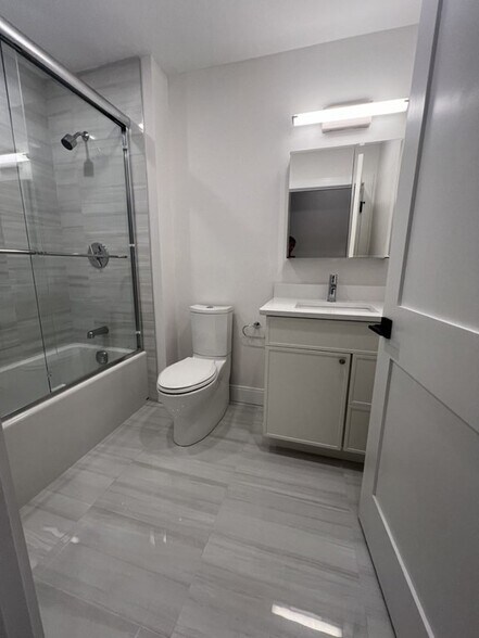 Building Photo - 157 Everett St