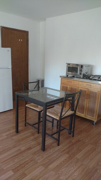 Kitchenette/walk in pantry - 30413 E Sunset Dr S