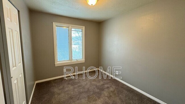 Building Photo - 204 E 735 S