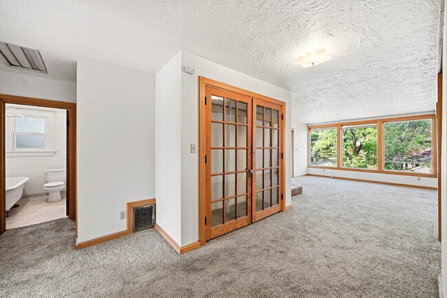 Building Photo - $2,895.95, with $200 Off Cleaning Voucher, 3 Beds - 2 Bath, Single Family Home in Denver with Was...