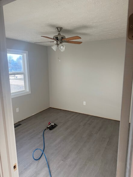 Building Photo - 4351 W Weaver Rd