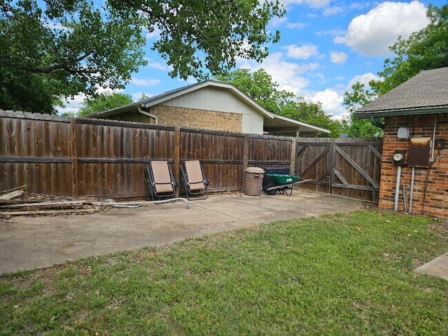 Building Photo - 102 Stubblefield Dr