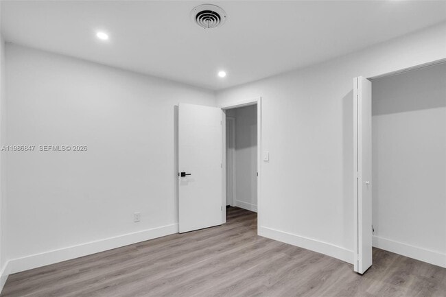 Building Photo - 3180 NE 10th Terrace